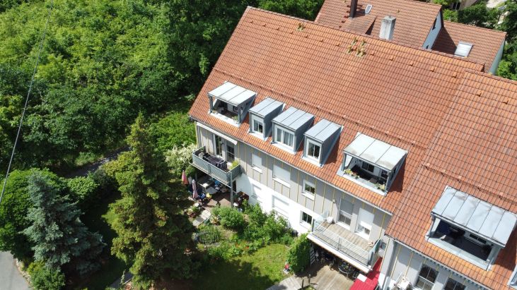 Foto Inflationsschutz mit Betongold: Investition in gepflegtes 6 - Familienhaus in TOP Lage + 80 m Ausbaureserve!